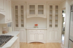 kitchen-cabinets-traditional-antique-white-029-s183508